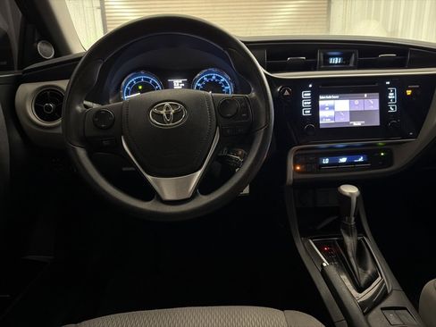 Used 2017 Toyota Corolla LE image 22