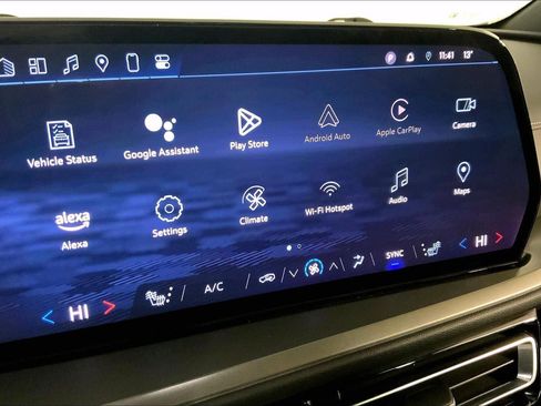 Used 2024 Chevrolet Traverse LT image 6