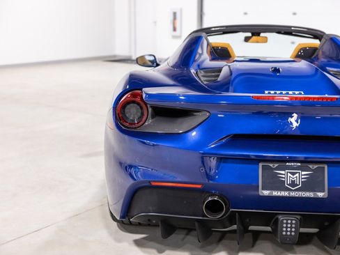 Used 2019 Ferrari 488 Spider image 15