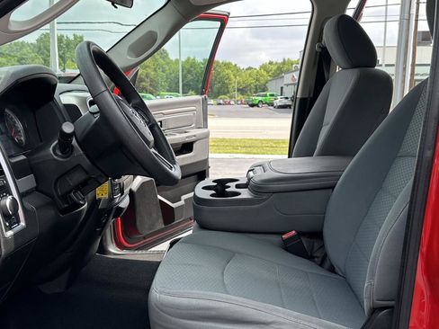 Used 2020 RAM 1500 Classic SLT AWD/4WD image 25