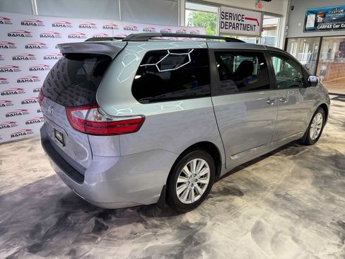 Used 2017 Toyota Sienna XLE w/ XLE Navigation Package AWD/4WD image 10