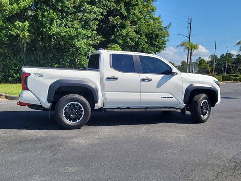 Used 2024 Toyota Tacoma TRD Off-Road AWD/4WD image 8