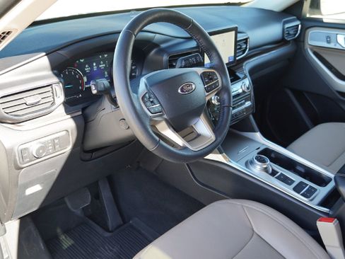 Used 2022 Ford Explorer Limited w/ Equipment Group 301A image 10