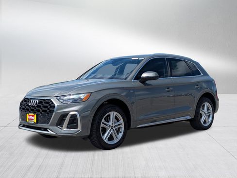 Used 2023 Audi Q5 e Premium w/ Convenience Package AWD/4WD image 3