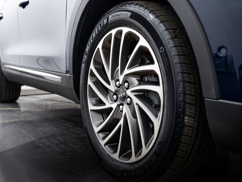 Used 2019 Lincoln Nautilus Reserve image 22