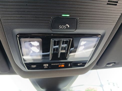 Used 2025 Volkswagen Atlas Cross Sport SE w/ Panoramic Sunroof Package FWD image 26