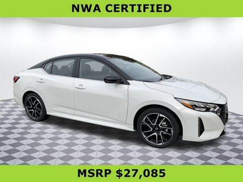 Used 2025 Nissan Sentra SR image 1