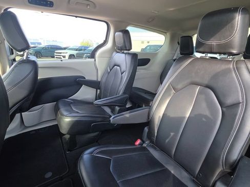 Certified 2024 Chrysler Pacifica Touring-L FWD image 20