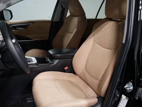 Used 2024 Toyota RAV4 XLE w/ Convenience Package FWD image 6