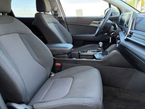 Used 2025 Kia Sportage LX image 35