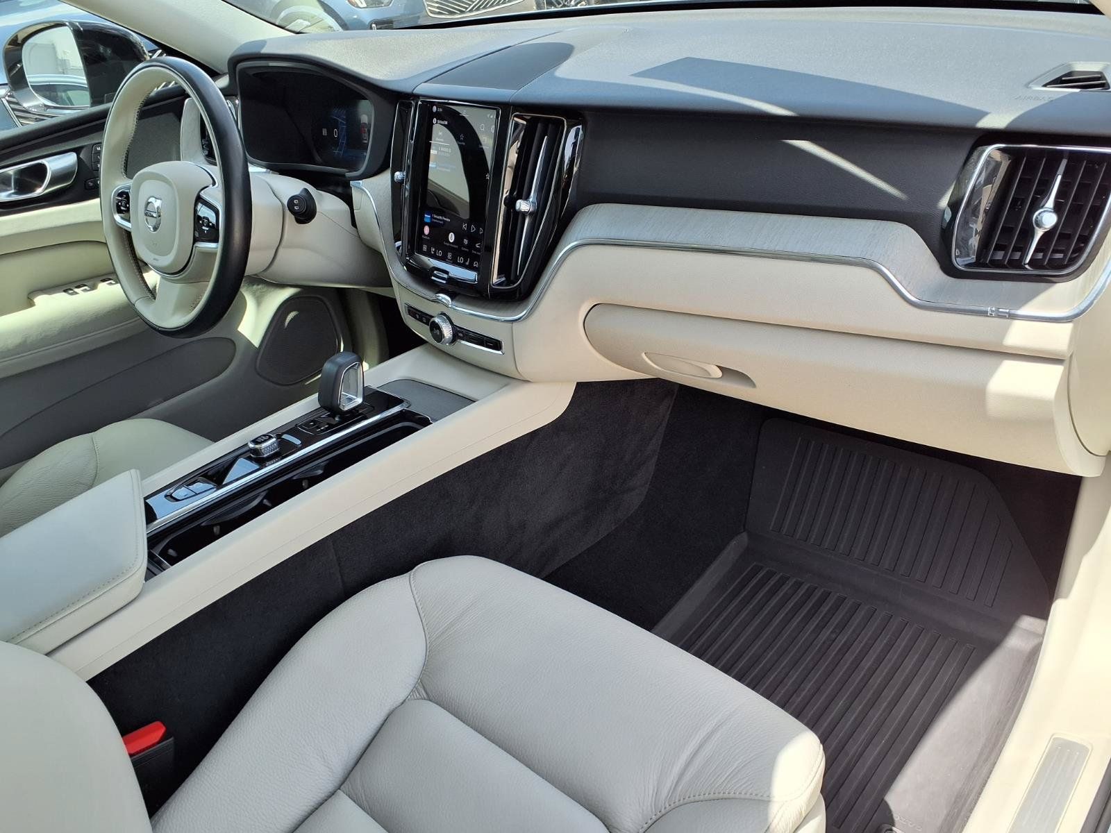 Certified 2024 Volvo XC60 B5 Plus w/ Protection Package Premier AWD/4WD image 10
