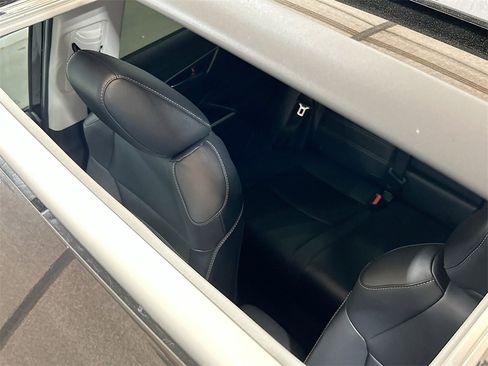 Used 2023 Toyota RAV4 XLE Premium image 18