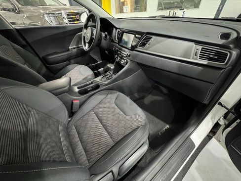 Used 2019 Kia Niro LX image 33