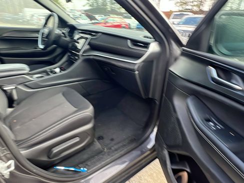 Used 2024 Jeep Grand Cherokee Laredo X w/ Luxury Tech Group I image 21