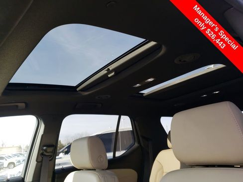 Used 2022 Chevrolet Traverse LT w/ LT Premium Package image 22