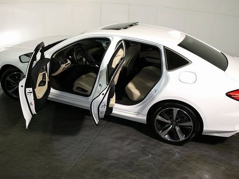 Used 2025 Acura TLX w/ Technology Package image 5