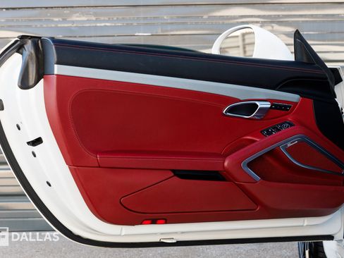 Used 2017 Porsche 911 Turbo S image 22