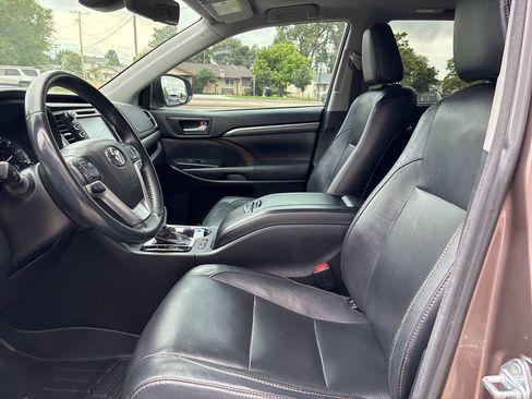 Used 2017 Toyota Highlander Limited w/ Carpet Mat Package AWD/4WD image 7