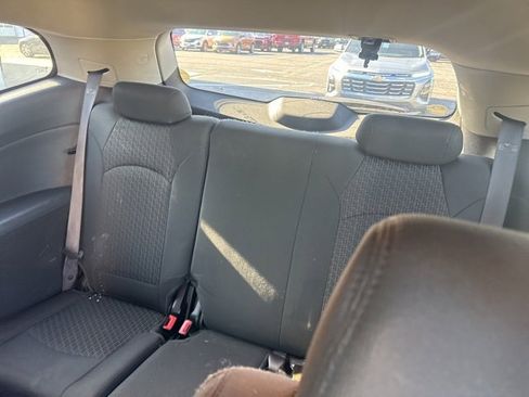 Used 2011 Chevrolet Traverse LT w/ Personal Connectivity Package image 9