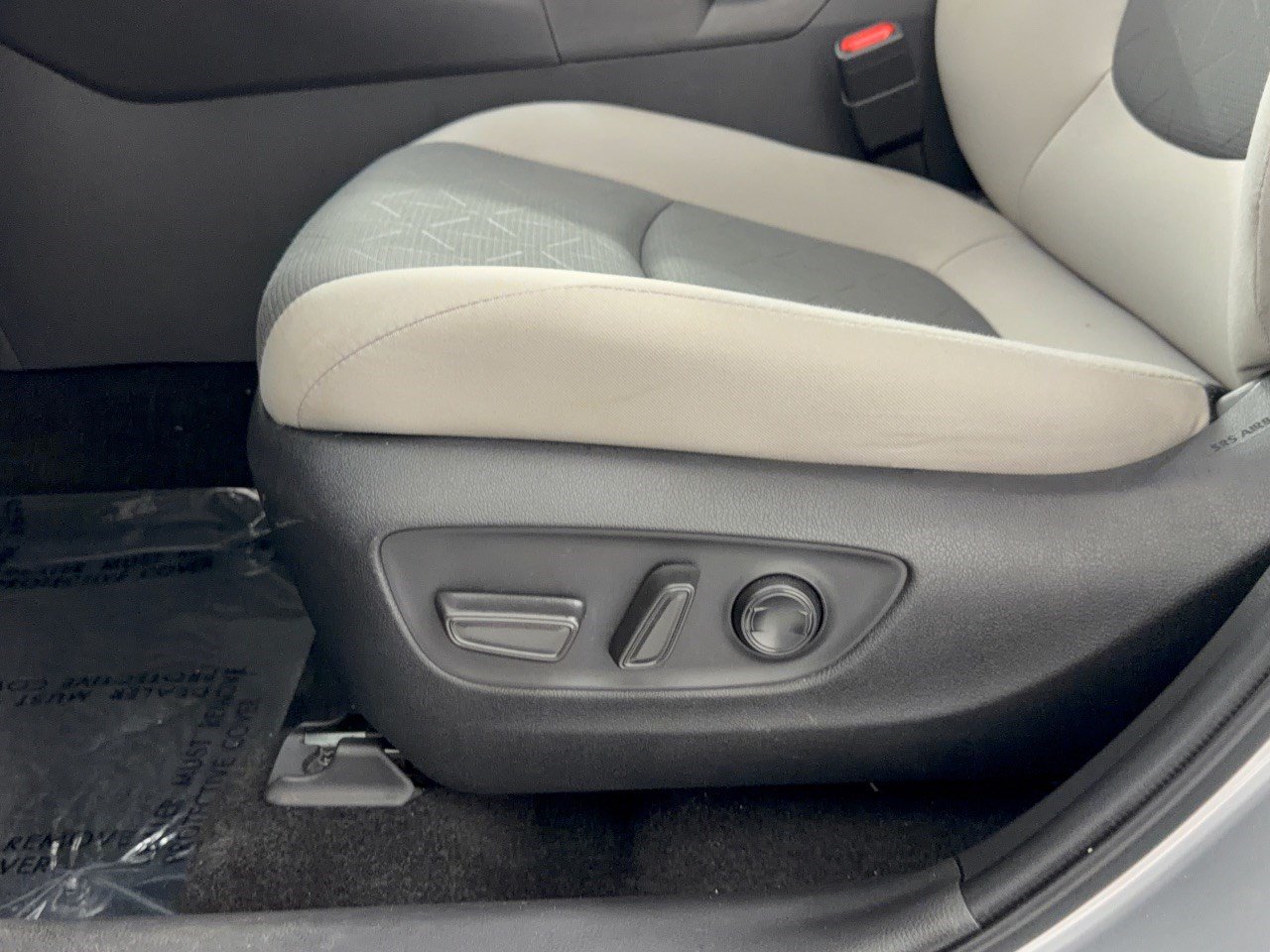 Used 2024 Toyota RAV4 XLE AWD/4WD image 16