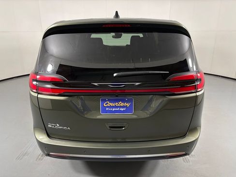 New 2027 Chrysler Pacifica Select FWD image 7