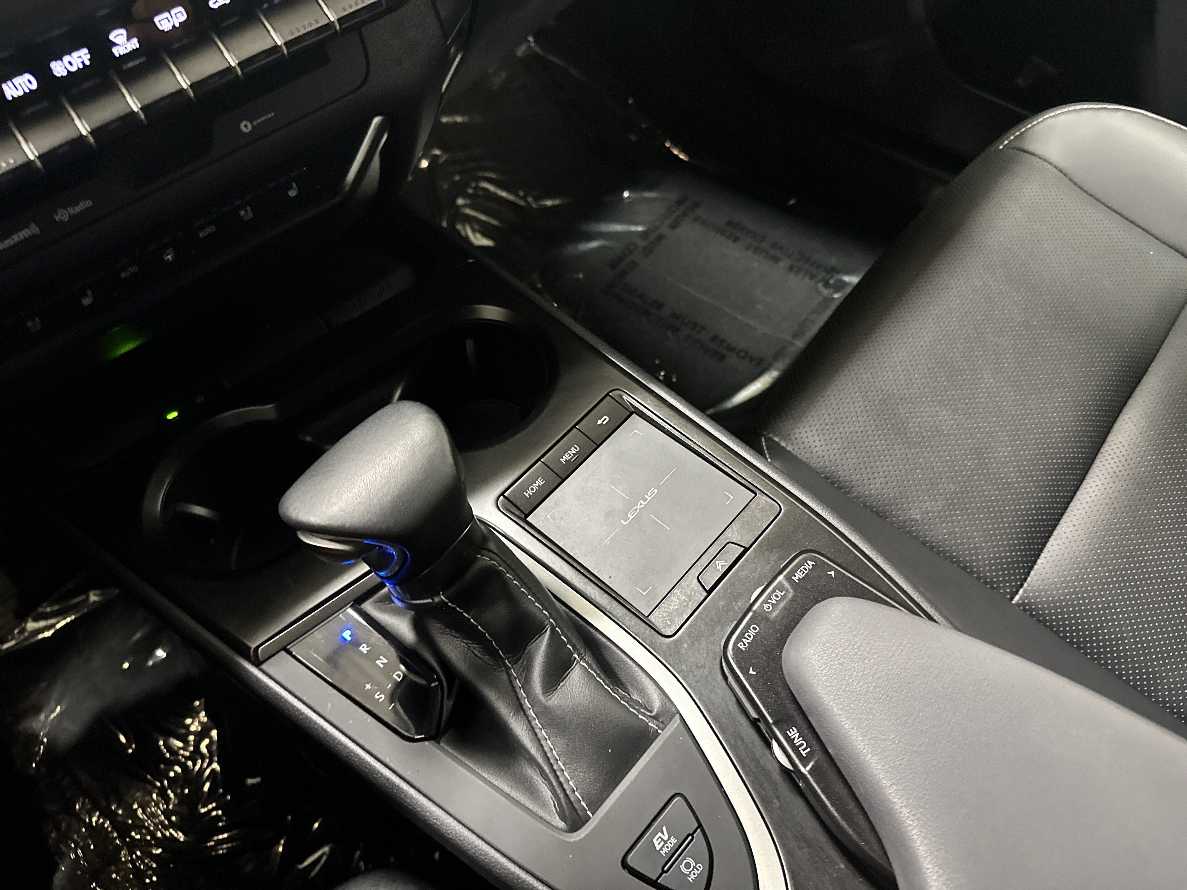 Used 2022 Lexus UX 250h w/ Premium Package AWD/4WD image 26