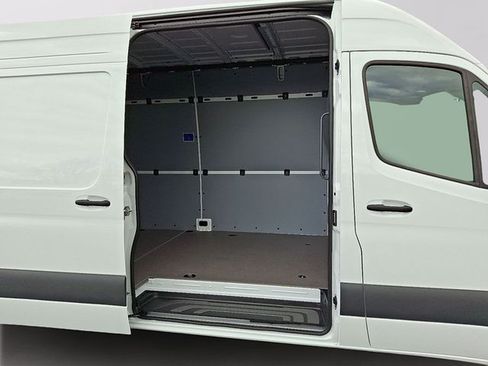 Used 2026 Mercedes-Benz Sprinter 2500 image 7