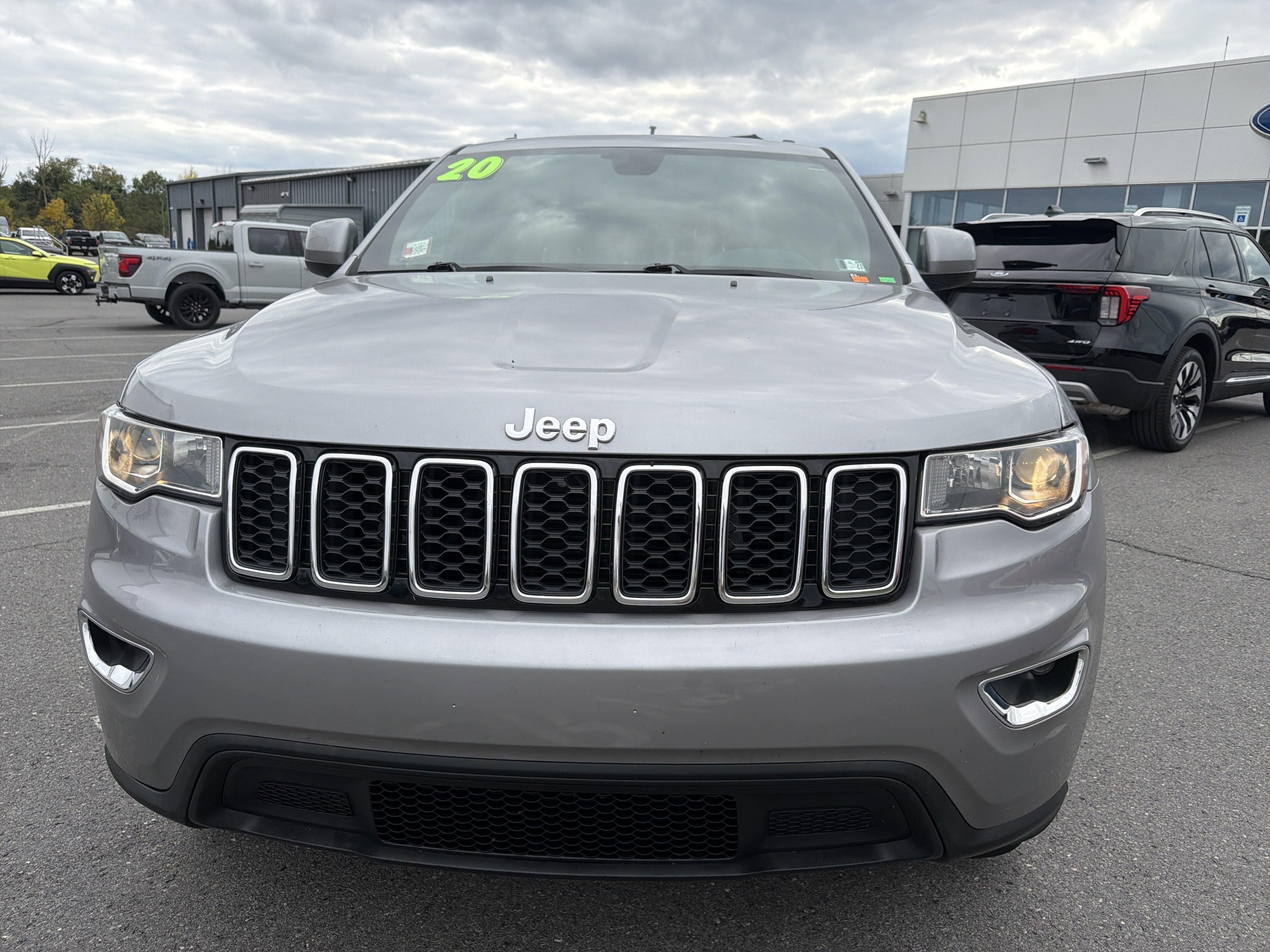 Used 2020 Jeep Grand Cherokee Laredo AWD/4WD image 9