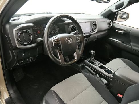 Used 2020 Toyota Tacoma TRD Sport AWD/4WD image 15