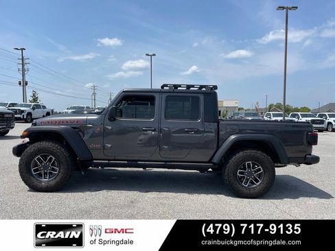 Used 2025 Jeep Gladiator Mojave w/ Convenience Group AWD/4WD image 4