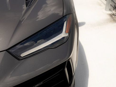 Used 2023 Lamborghini Urus Performante AWD/4WD image 7