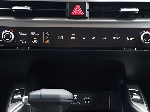 Used 2024 Kia Sorento X-Line EX image 36