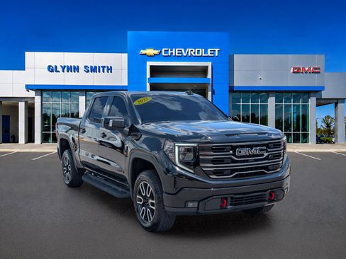 Used 2025 GMC Sierra 1500 AT4 w/ Technology Package AWD/4WD image 3