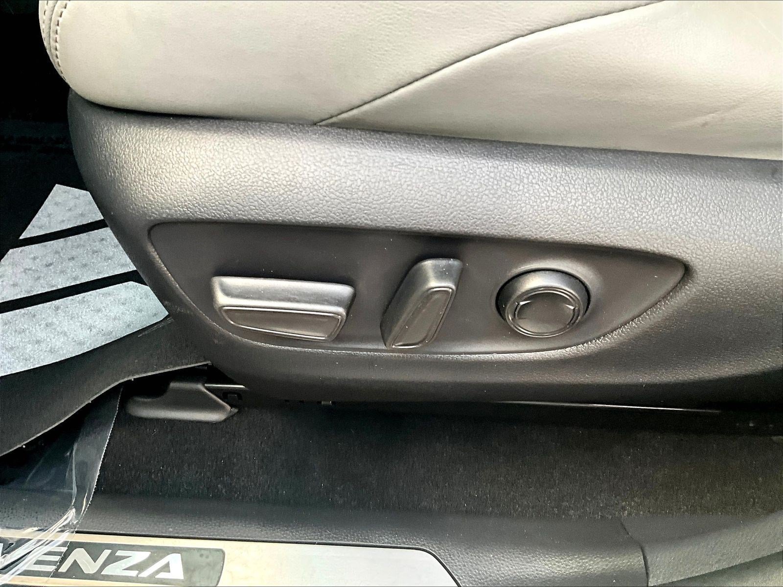 Used 2024 Toyota Venza XLE AWD/4WD image 36