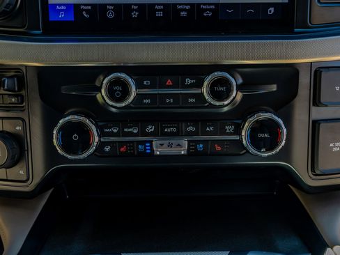 Used 2026 Ford F450 Platinum w/ Platinum Plus Package image 28