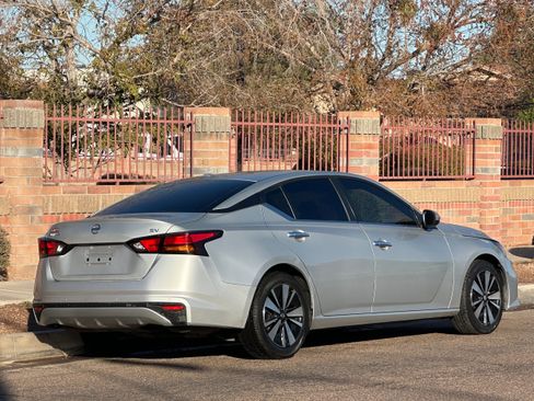 Used 2021 Nissan Altima 2.5 SV FWD image 10