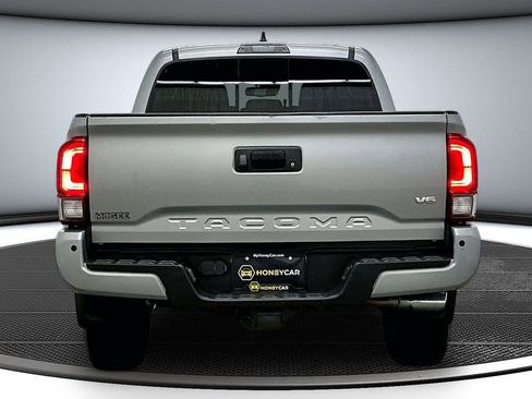 Used 2019 Toyota Tacoma TRD Sport w/ Technology Package AWD/4WD image 5