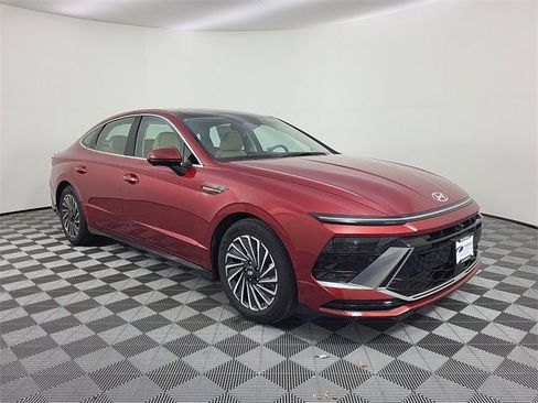 Used 2025 Hyundai Sonata Limited image 2