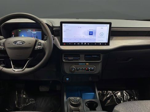 Used 2025 Ford Maverick XLT w/ Equipment Group 301A image 5