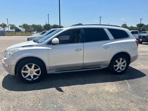 Used 2009 Buick Enclave CXL FWD image 2