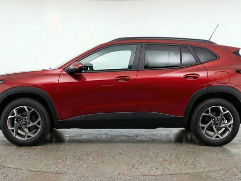 Used 2025 Chevrolet Trax LT image 5