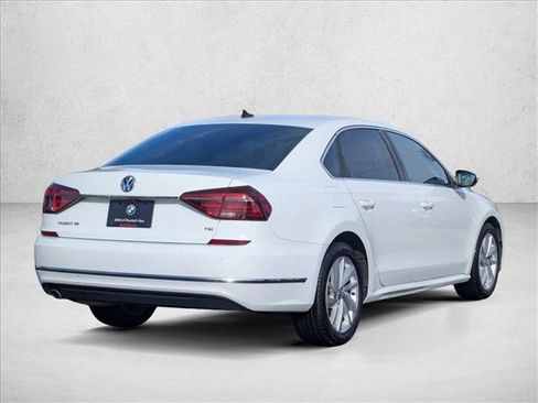Used 2018 Volkswagen Passat 2.0T SE image 5