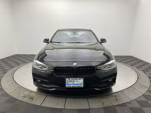 Used 2018 BMW 320i xDrive 320i xDrive w/ Sport Package image 14