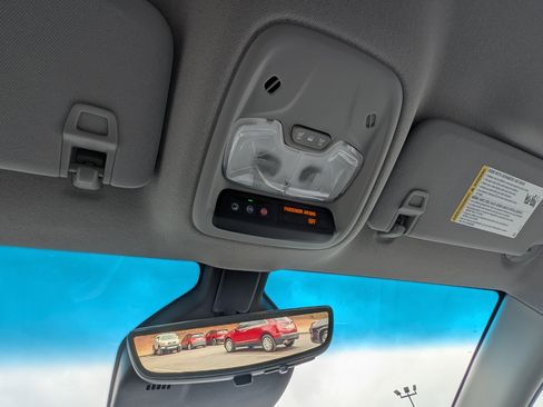 Used 2020 Chevrolet Bolt Premier w/ Infotainment Package image 29