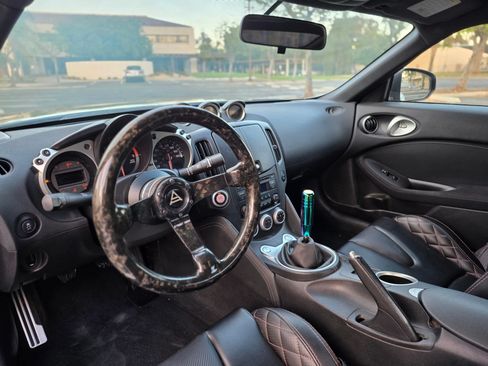 Used 2017 Nissan 370Z Coupe RWD image 12