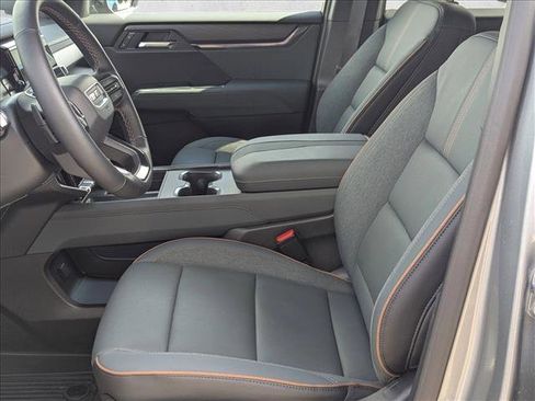 Used 2025 GMC Acadia AT4 w/ Luxury Package AWD/4WD image 15