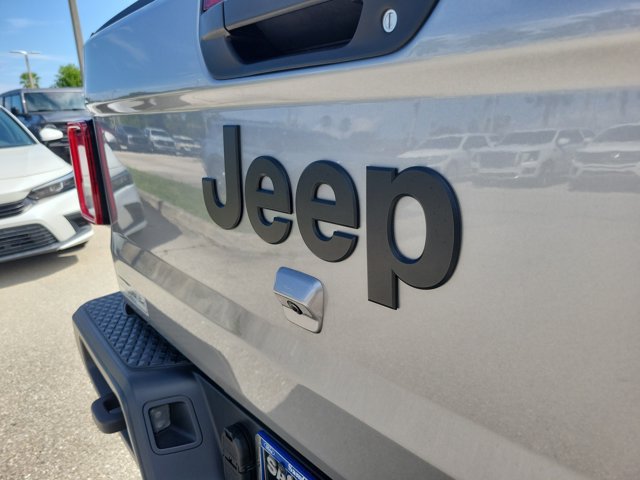 Used 2021 Jeep Gladiator Sport AWD/4WD image 8