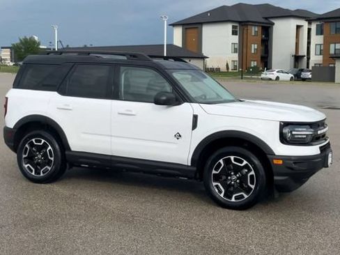 Used 2023 Ford Bronco Sport Outer Banks w/ Tech Package AWD/4WD image 2