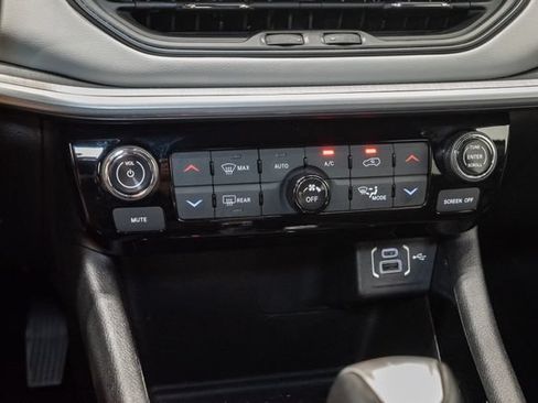 Used 2025 Jeep Compass Limited AWD/4WD image 21
