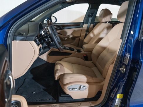 Certified 2026 Porsche Macan AWD/4WD image 16